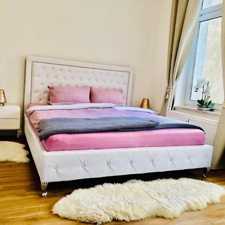 Attraktive Wohnung Mit Balkon Zum Gruenen Hinterhof Шверін Екстер'єр фото
