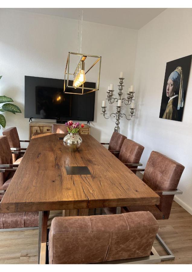 Attraktive Wohnung Mit Balkon Zum Gruenen Hinterhof Шверін Екстер'єр фото